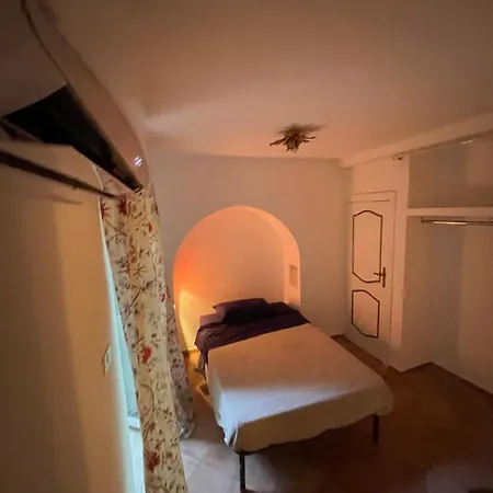 Konukevi Phoenician Capri 3 Camere Una Tripla Con Terrazza Una Singola Entrata Indipendente Ed Una Matrimoniale King Doppia Con Balcone *