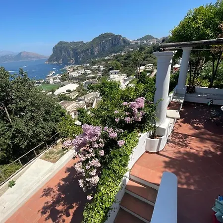 Konukevi Phoenician Capri 3 Camere Una Tripla Con Terrazza Una Singola Entrata Indipendente Ed Una Matrimoniale King Doppia Con Balcone