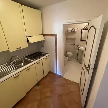 Konukevi Phoenician Capri 3 Camere Una Tripla Con Terrazza Una Singola Entrata Indipendente Ed Una Matrimoniale King Doppia Con Balcone *
