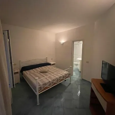 Phoenician Capri 3 Camere Una Tripla Con Terrazza Una Singola Entrata Indipendente Ed Una Matrimoniale King Doppia Con Balcone Konukevi